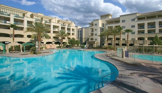 Las Vegas | Romantic Vegas Retreat | Pool + Hot Tub