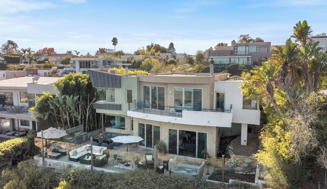 Last Minute Discount! Architecturally stunning, expansive views. in Laguna Beach