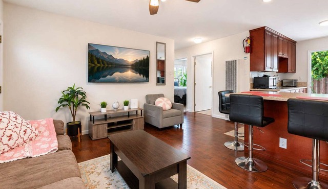 Long Beach 2BR - Near Beach, Driveway Parking