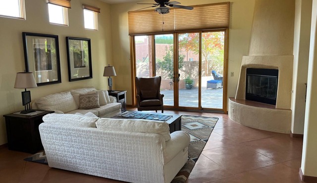lovely inside and outside, great views and TUBAC, AZ location