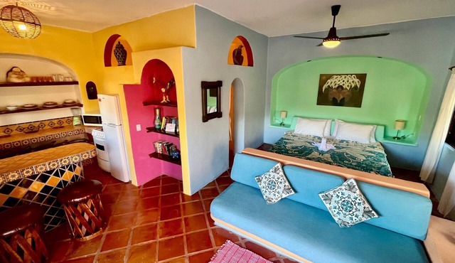Luna - Casa MoJo's delightful 1BR, kitchen, pool