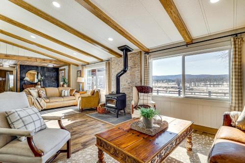 'Luna Ranchhouse' Nestled Among the Pines! in Luna