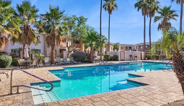 Lush 2-bedroom condo w/WiFi, AC, gym, near State Farm Arena, Shopping and more! in Phoenix