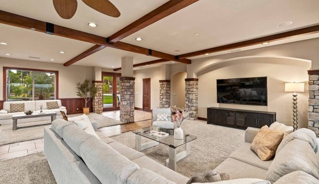 Luxe 5BR Villa/Event-Friendly & Pool Table
