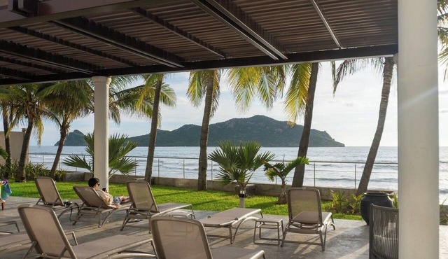 Luxe Oceanfront Condo in Golden Zone