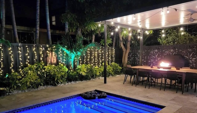 Luxe Pool & Fire Pit | 5 min to Dolphin Mall in Miami