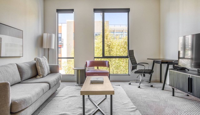 Luxe Santana Row 1BR w/Pool & Gym, 10 mins to Google, by Blueground