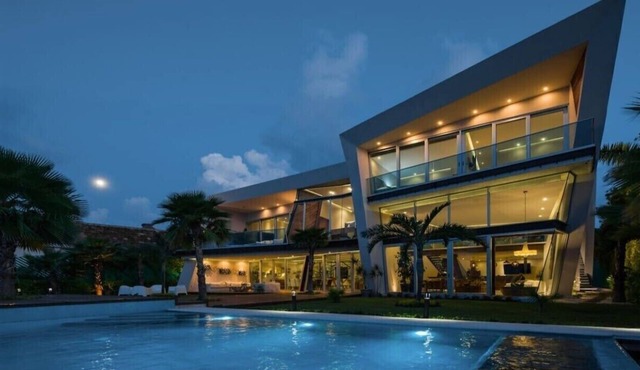 Luxurious beachfront House in Cancun