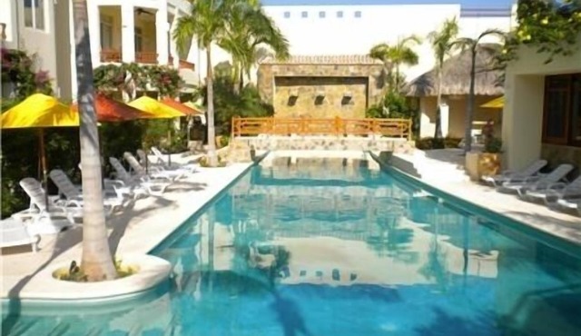 Luxury 1 Bedroom Condo Steps Off the Beach