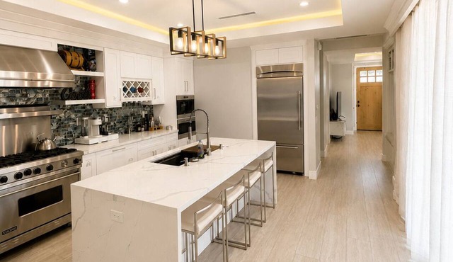 Luxury 2bed/2bath An Amazing House close to Disneyland in Garden Grove