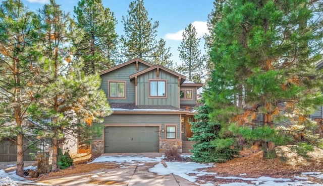 Luxury 3-bedroom +den house with AC among Ponderosa pines Flagstaff
