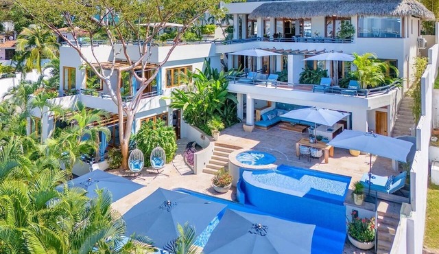 Luxury 5-7BR Villa, Full Staff, Saltwater Pool!