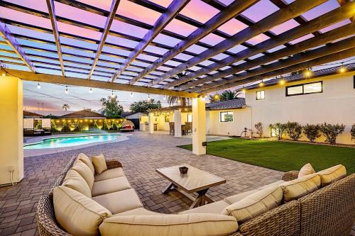 Luxury Oasis at Old Town