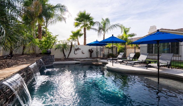 Luxury Power Ranch Estate- Pool, Spa & Golf Green
