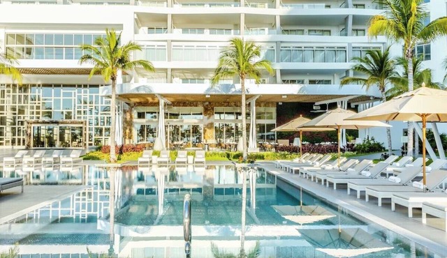 Luxury Studio Beachfront Resort in Cancún with high end amenities