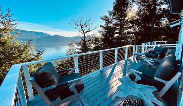 Luxury Waterfront & Views, Private Beach, Golfing in Eastsound