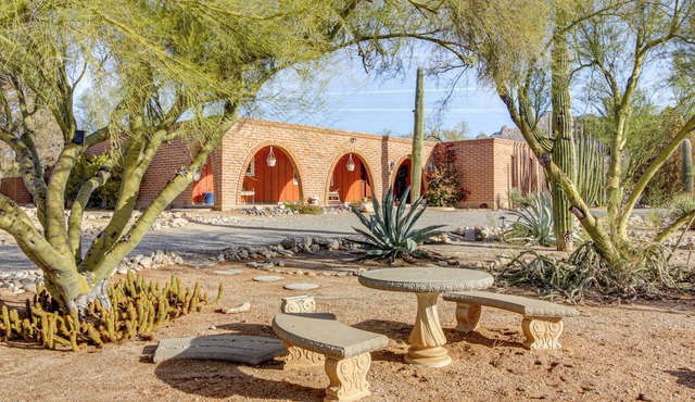 Main House + Casita: Peaceful Tucson Retreat!
