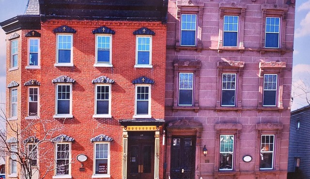 Majestic Lander Stewart Mansion on the Delaware Top Floor Apt in Phillipsburg