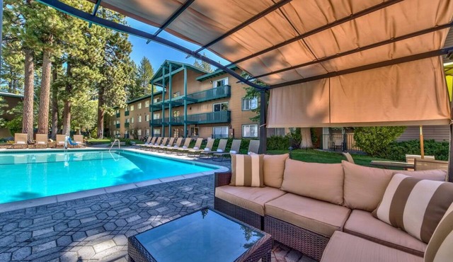 Majestic Views! 1BR Accommodation w/Kitchen! Breakfast, Pets Allowed! in South Lake Tahoe