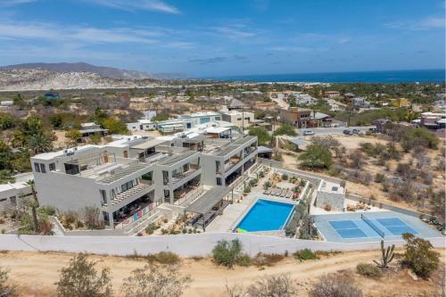 Modern 4BR Villa with Rooftop & Pickleball