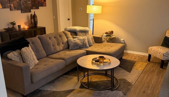 Modern Cozy, Full Home Near OKC – Spacious Getaway with Smart TVs & Fast WIFI in Bethany