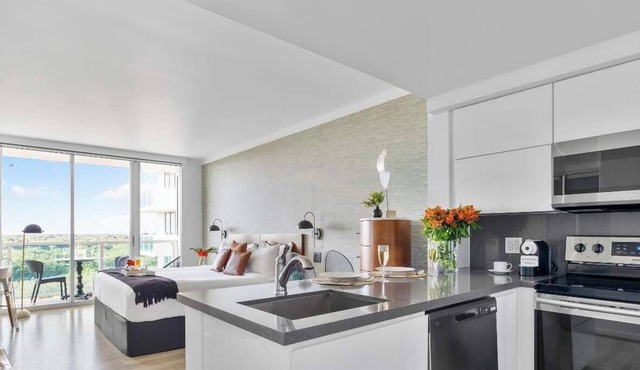 Modern Layout Suite with Amazing Bay Views in Miami