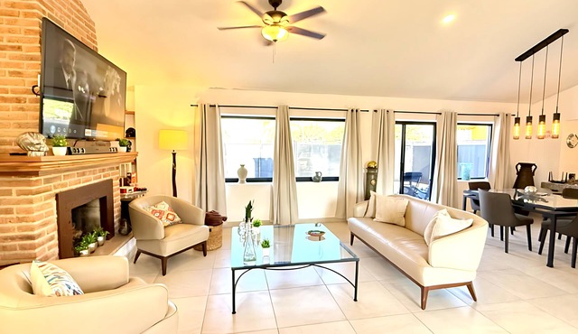 Modern Ajijic 1 Bdrm Home-Walk To Everything -Gym-Pickleball Court-Golf Cart