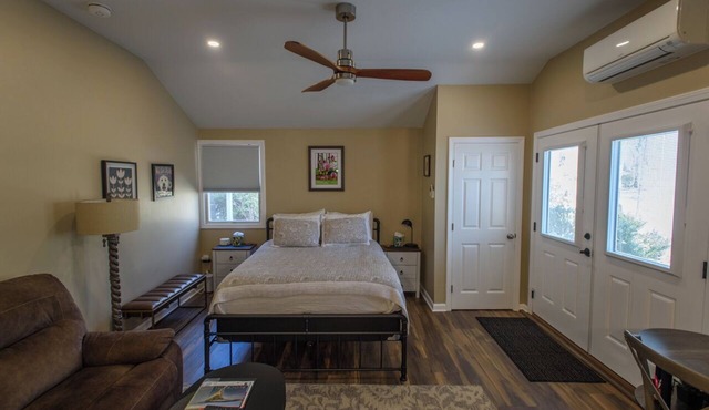 Modern Studio Apt - 10 min to Narragansett Beach/URI in Wakefield