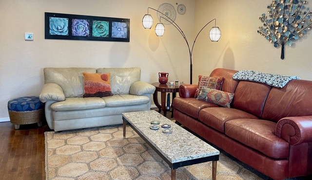 Monthly Pet-Friendly Midtown House, fast WiFi, A/C in Bend
