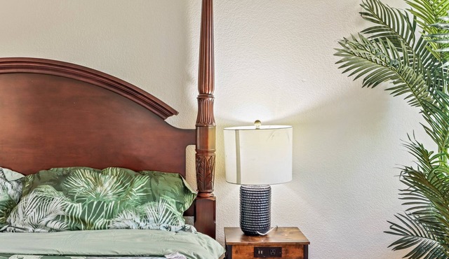 Monthly Spacious 5-bedroom 3BR home in serene Elk Grove w Billiards, Air Hockey+ in Elk Grove