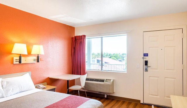 Motel 6-Redding, CA - Central in Redding