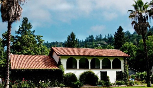 Napa Valley Retreat 8 bedroom villa in St Helena