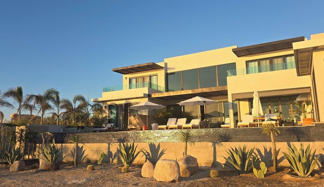New 5bdr-6bth, Pickleball, Pool, Jacuzzi, Sauna, Cold Plunge, 1/2 Mile to Beach