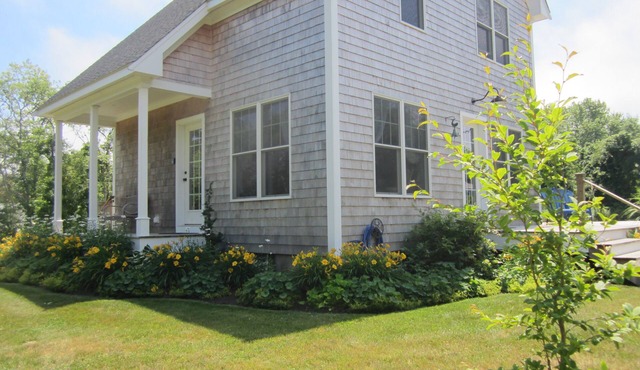 New Construction and relaxing location close to beach. in Little Compton