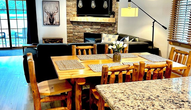 NEW ! COZY , RUSTIC 2-bedroom townhome Near STARVED ROCK ! in North Utica