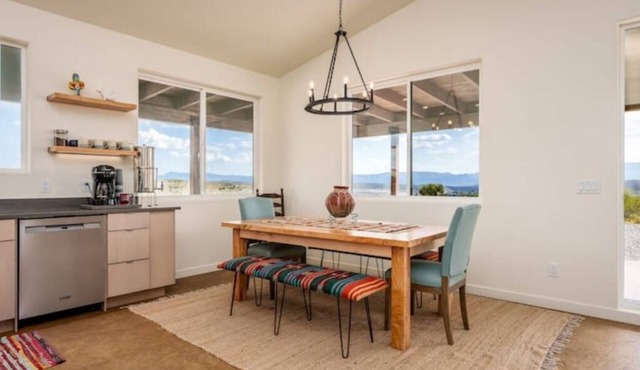 New mountain top retreat w/270° stunning views