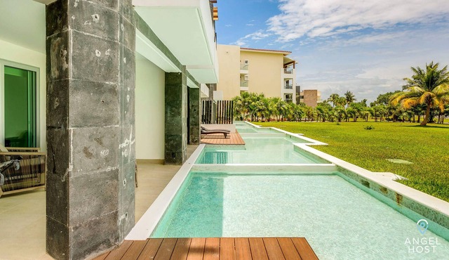NEW! Private Pool, Spa Tub, Resort Pool, Food, Gym