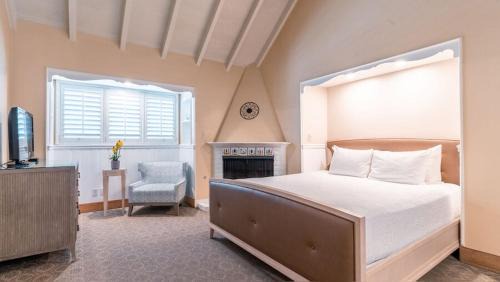 Normandy Inn in Carmel