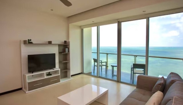 Ocean view 3 bedroom condo! Infinity pool