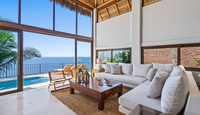 Ocean View Villa: Private Pool by Zona Romántica