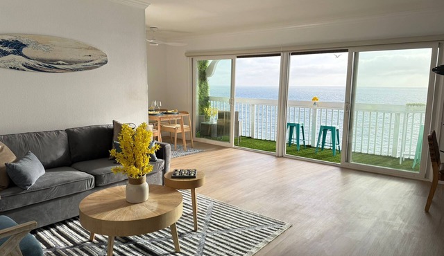 Oceanfront Gem - 2BR/BA + Balcony & 2 Parking Spaces in Redondo Beach