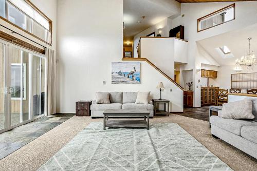 Oceanfront Oasis: Home Overlooking Pebble Beach! in Crescent City