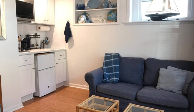 Oct. discount! 1 bedroom Charming Cottage unit 3 blocks to beach!