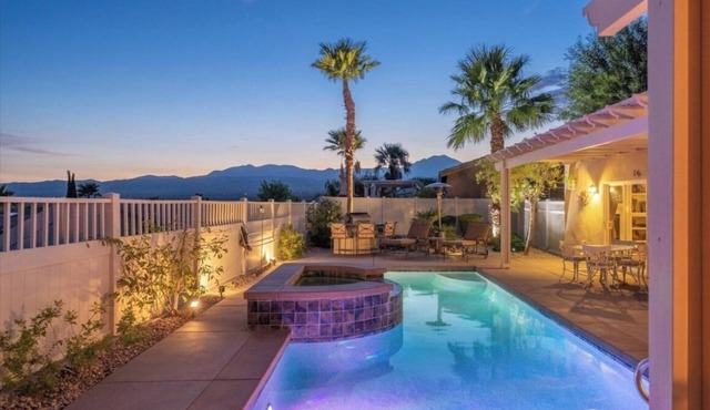Paradise in the desert! Pool & Golf!