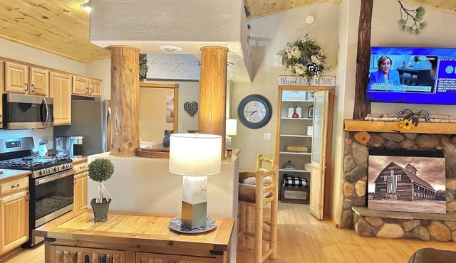 Peaceful Pines - Couples Dream Getaway! in Overaard