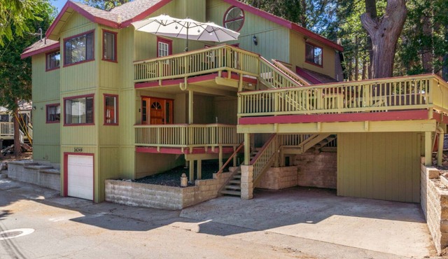 Perfect 4-bedroom house in serene Lake Arrowhead getaway. 10 guests Max
