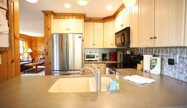 Pet Friendly Deluxe White Mountain Private Retreat for a memorable family vacation! (WV68T) in Thornton