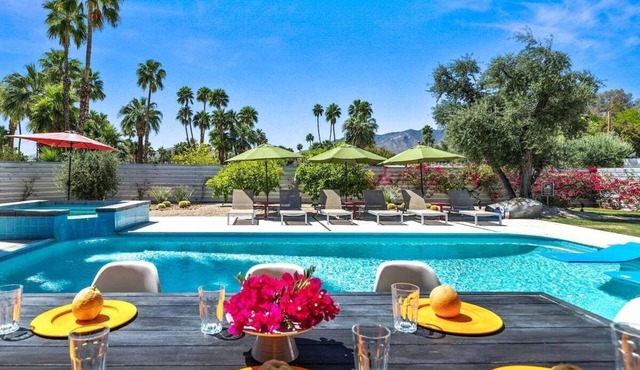 Play More in Sunmor - Palm Springs Perfection: Private Pool, Spa & Stunning Views in Palm Springs