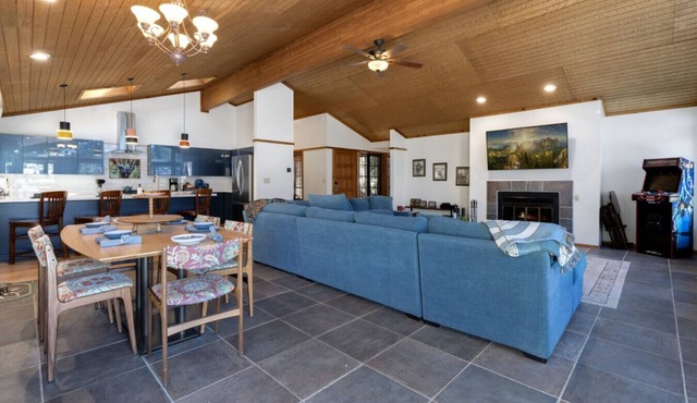*Pond View*Fenced yard*Video Games*Ping Pong*Arcade Game* in Flagstaff