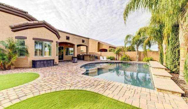 Pool, BBQ & Bar: Family Home in Queen Creek